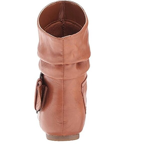 Top Moda Round Toe Slouched Large Buckle Flat Heel Leatherette Ankle Boots - Picture 7 of 7